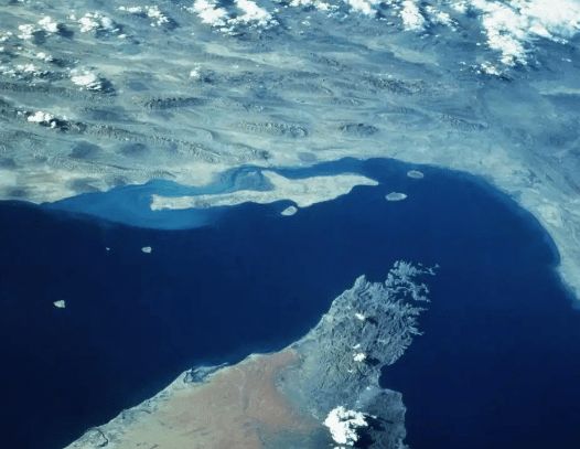 联合海上信息中心：霍尔木兹海峡航运几乎完全停滞|中东|水道_网易新闻